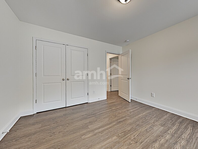 Building Photo - 127 Pullen Dr