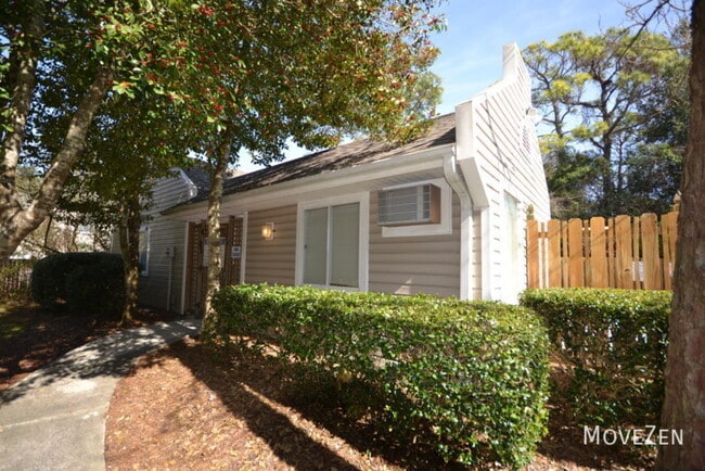 Building Photo - 729 Bragg Dr