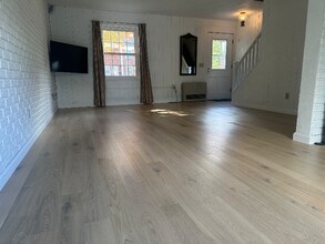 Building Photo - 425 Dorset St