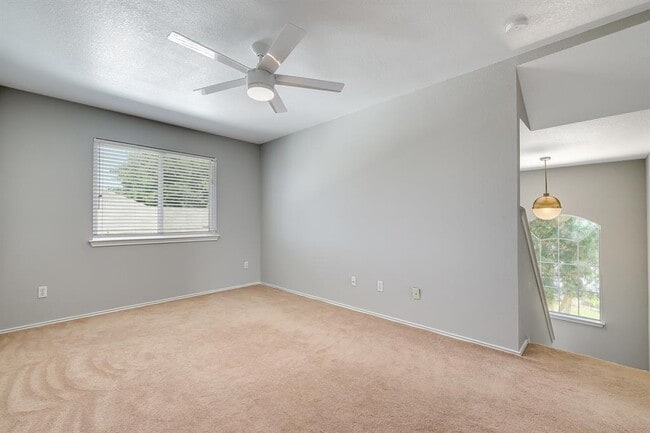 Building Photo - 1504 E 19th St