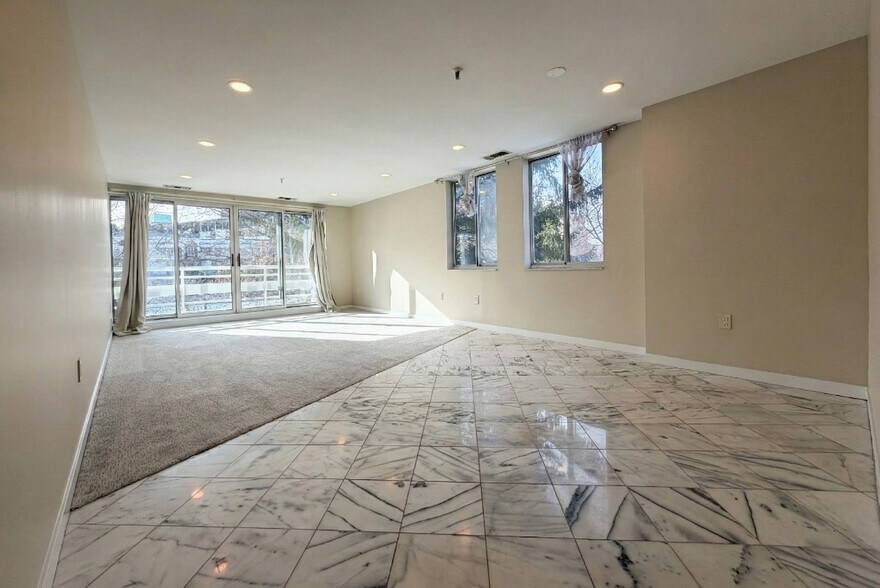 Building Photo - 4 Canal Park