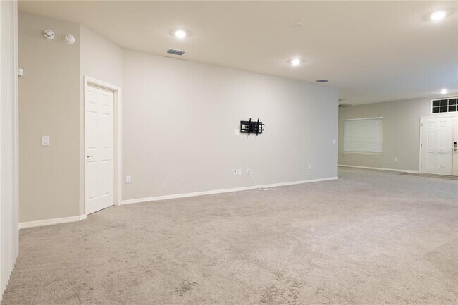 Building Photo - 1069 Montgomery Ln