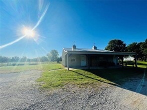 Building Photo - Enjoy peaceful country living with the convenience of being just minutes from the city!