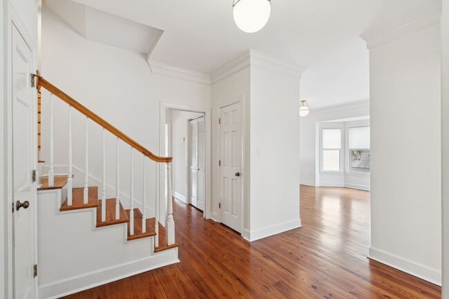 Building Photo - Downtown Charleston Waterfront Townhouse