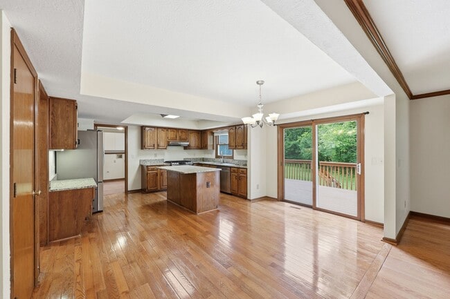 Building Photo - 7666 Windwood Dr