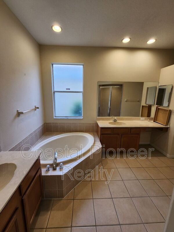 Building Photo - 11614 Whiterook Ct
