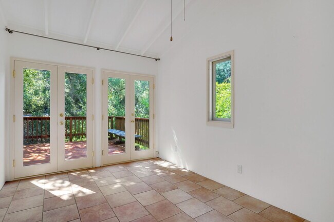 Building Photo - 21652 Encina Rd