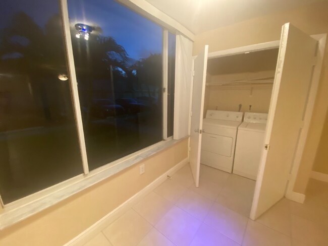 Building Photo - 2861 N Oakland Forest Dr