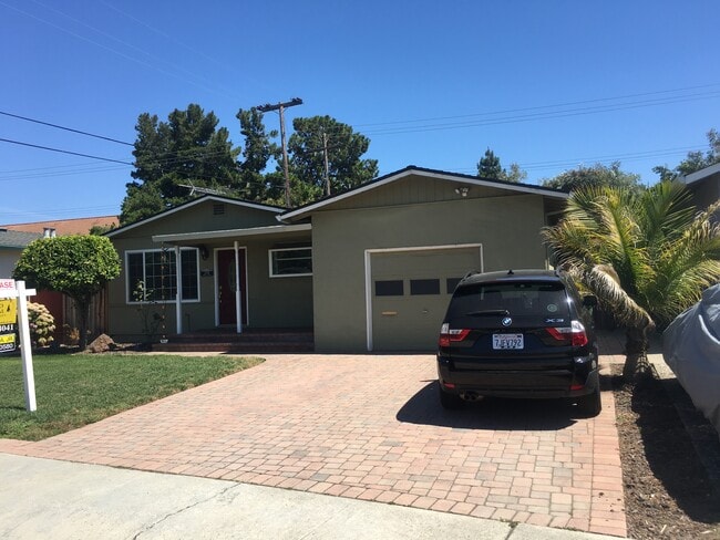 Building Photo - 2376 Forbes Ave