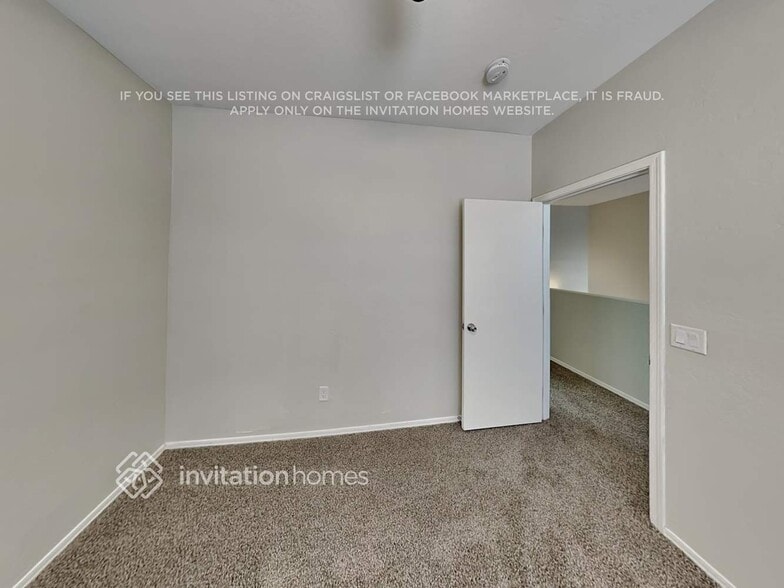 Building Photo - 2101 E Caspian Way