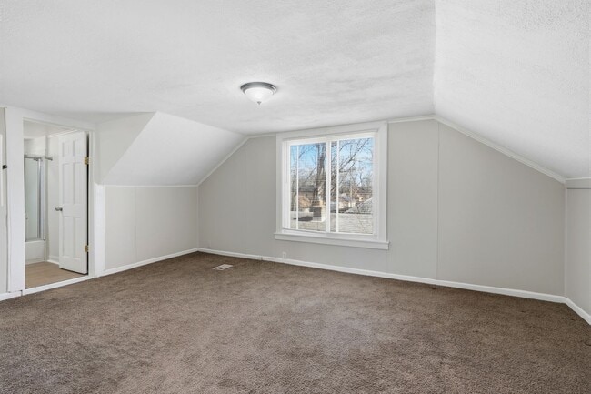 Building Photo - 1301 E Muir Ave