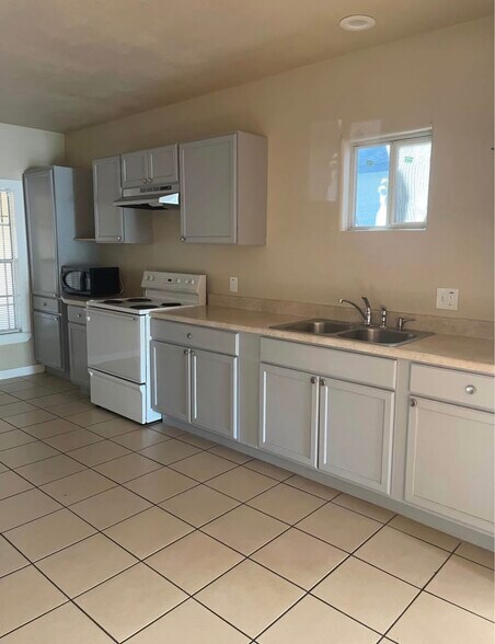 Building Photo - 206 Rigsby Ave