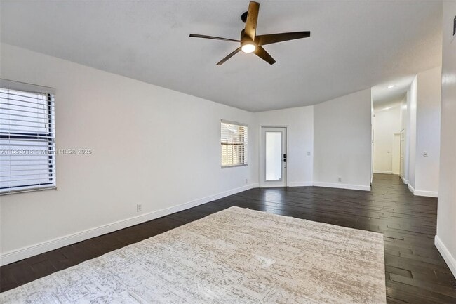 Building Photo - 581 Lakeside Cir