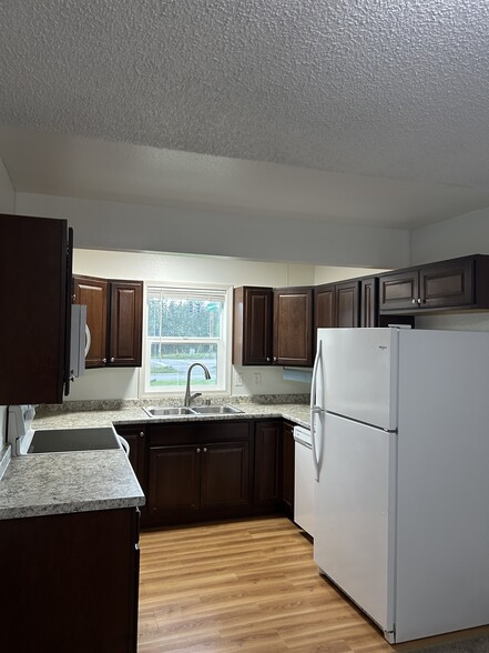 Building Photo - 5001 E Mayflower Ln