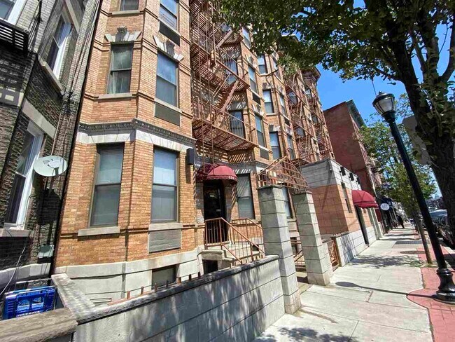 Building Photo - 222-224 48TH ST-