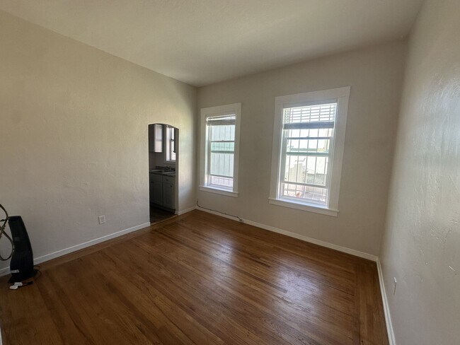 Building Photo - 2318 Santa Clara Ave