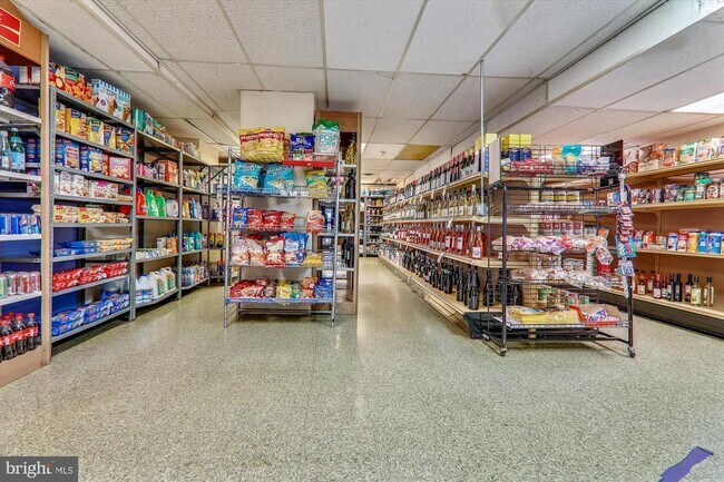 Building Photo - 4000 Tunlaw Rd NW