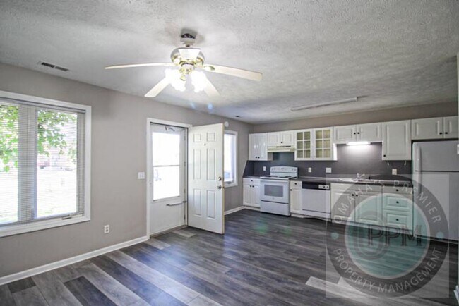 Building Photo - 2 Bed 1 Bath Home in Council Bluffs, IA