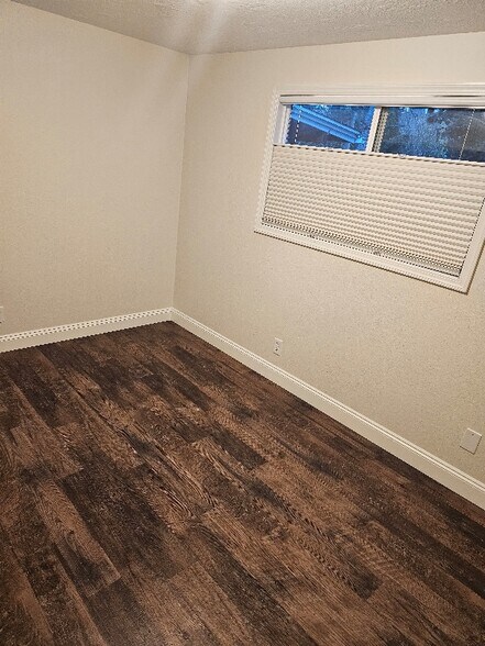 Building Photo - 905 Denise Ct SE