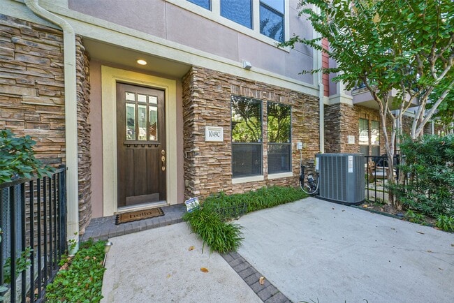 Building Photo - 1049 W 22nd St