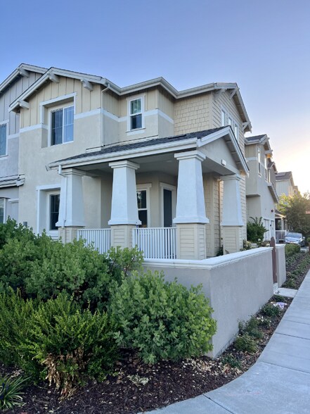 Building Photo - 32 Lesina Way