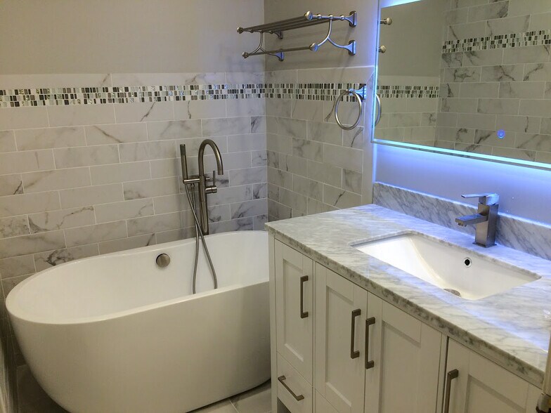 Master bath - 1103 Roseberry Ct