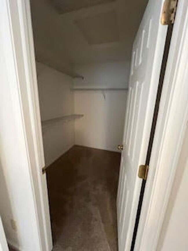 Building Photo - 487 Sparrow Way