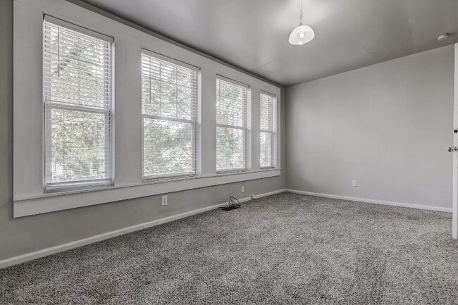 Building Photo - 615 Linwood Ave NE