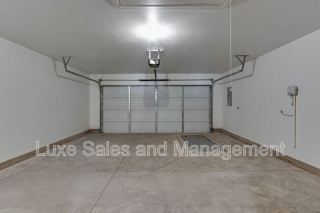 Building Photo - 6133 Frankie Lynn Ln