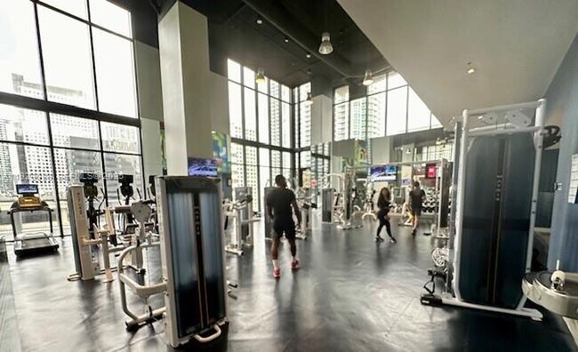 Building Photo - 1010 Brickell Ave