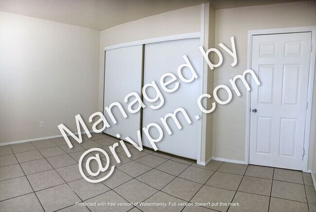 Building Photo - MOVE IN NOW!