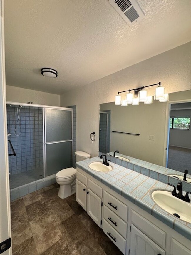 Building Photo - Remodeled home with a view
