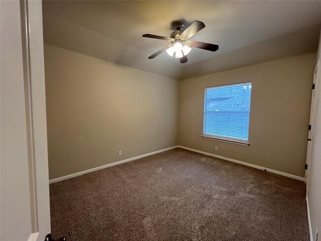 Building Photo - 9325 Bavaria Ln