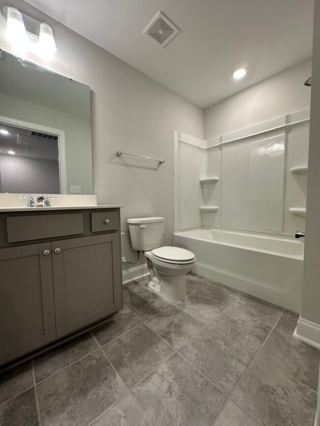 Level 3 bathroom - 579 Forestville Rd