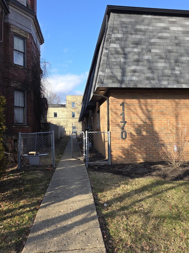 Building Photo - 1170 Bryden Rd