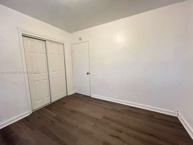 Building Photo - 17031 NE 21st Ave