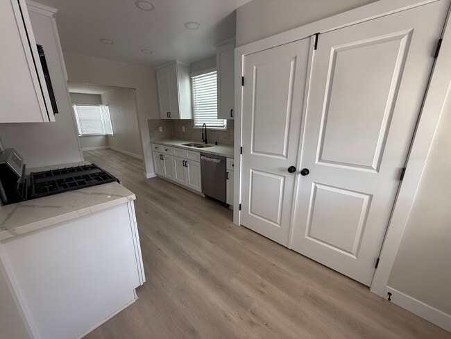 Building Photo - Newly remodeled 3 bedroom 2 bath