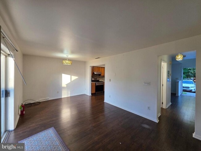 Building Photo - 22 Oyster Bay
