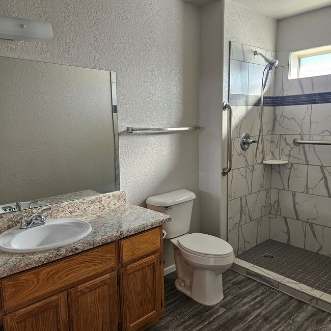 Building Photo - Solar home for Rent!