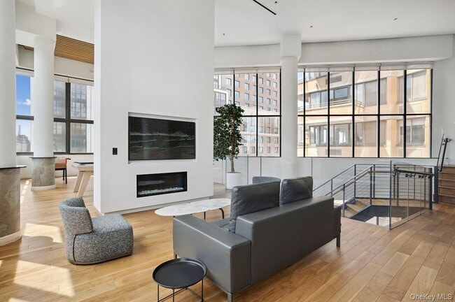 Building Photo - 275 W 96th St