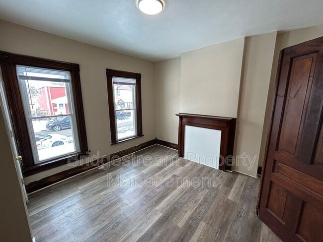 Building Photo - 168 Grove Ave