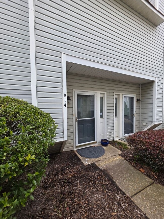 Building Photo - PEMBROKE CROSSING CONDOS