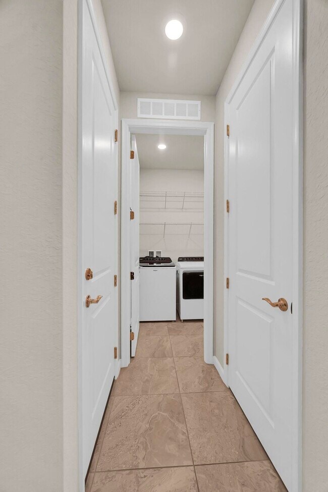 Building Photo - 680 SE Villandry Way