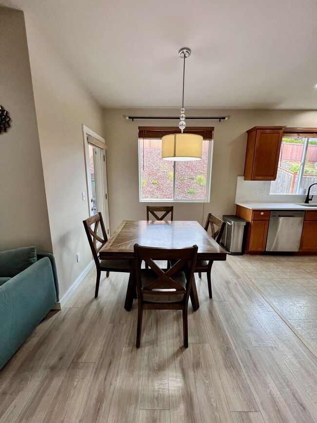 Building Photo - Beautiful 4BR | 2.5BA Home on Cul-de-Sac i...