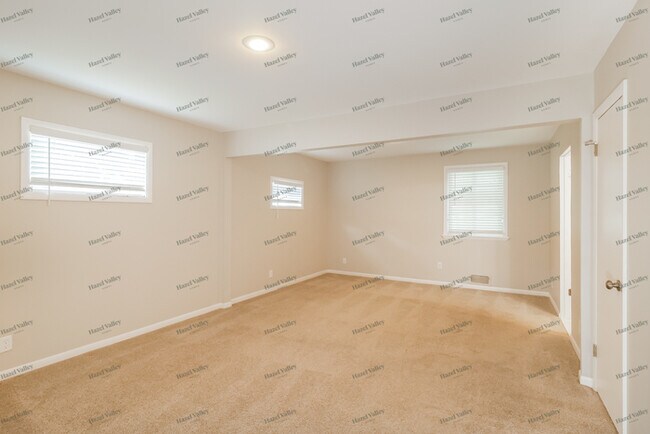 Building Photo - 9802 England Dr