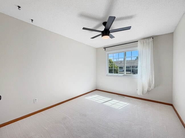 Building Photo - 1389 Highpoint Curve