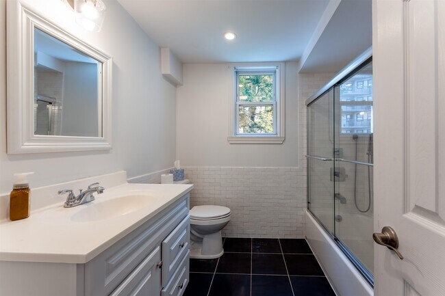 Building Photo - 6708 Columbia Ave