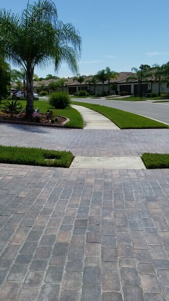 Beautiful Street View - 12604 Garibaldi Ln