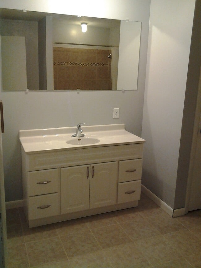 Building Photo - 1424 Town Hall Rd