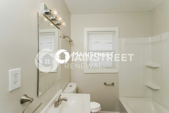 Building Photo - 3 Bedroom Pet-Friendly Home in Louisville, KY with Main Street Renewal